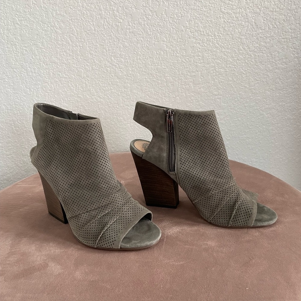 Vince Camuto Open Toe Suede Grey Booties 8